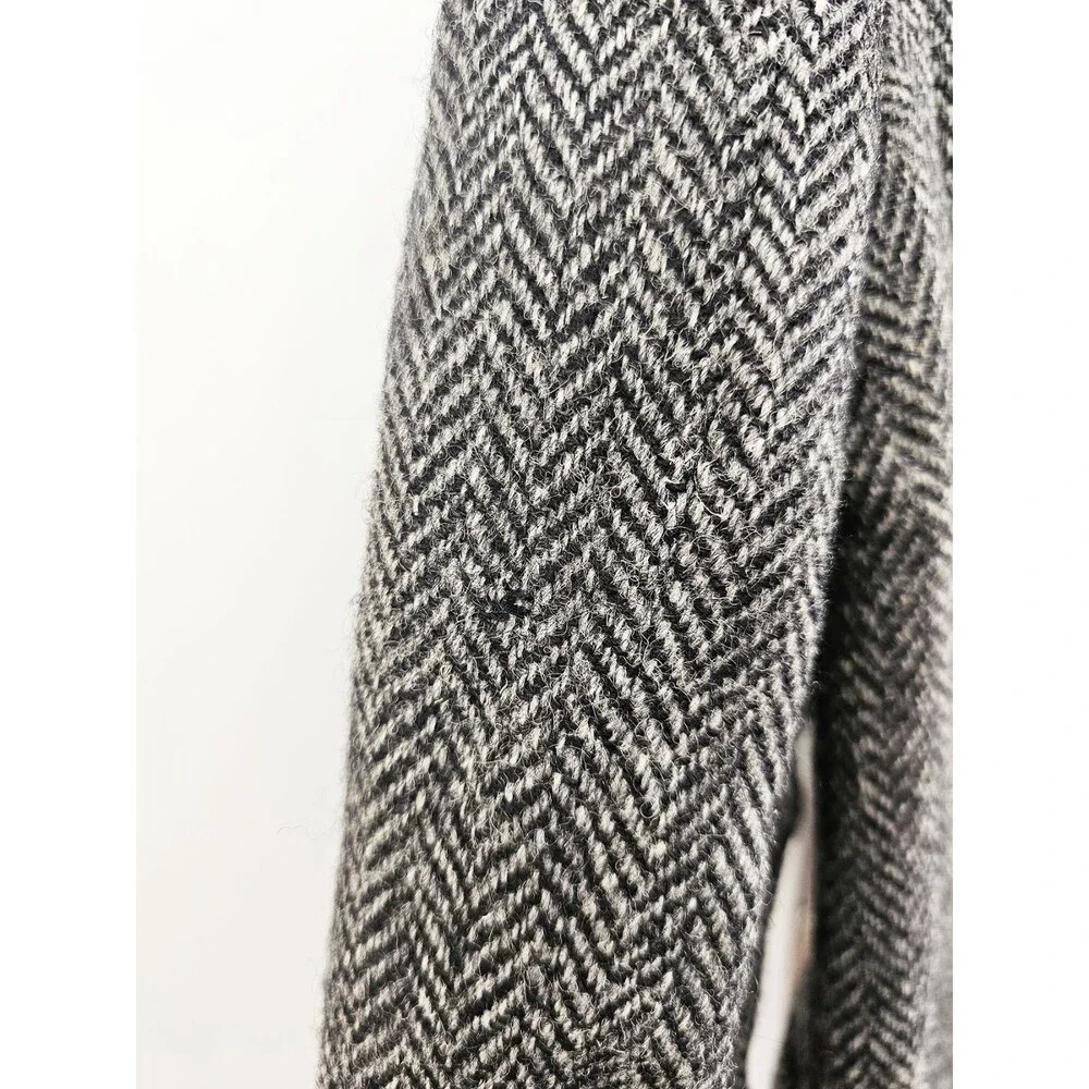 Vintage Alexanders Wide World of Fashion 40R Gray Harris Tweed Distressed Blazer